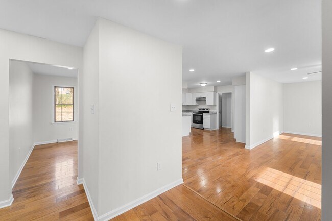 Foto del edificio - 983 Beverly Dr