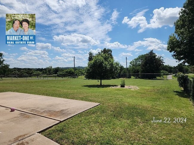 Foto del edificio - 69 Deerfield Rd