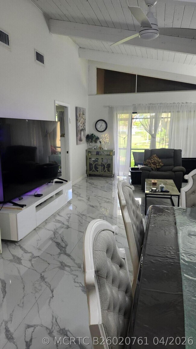 Foto del edificio - 532 Briarwood Cir