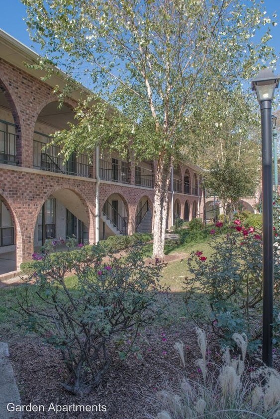 Foto del edificio - 3204 Redding Rd