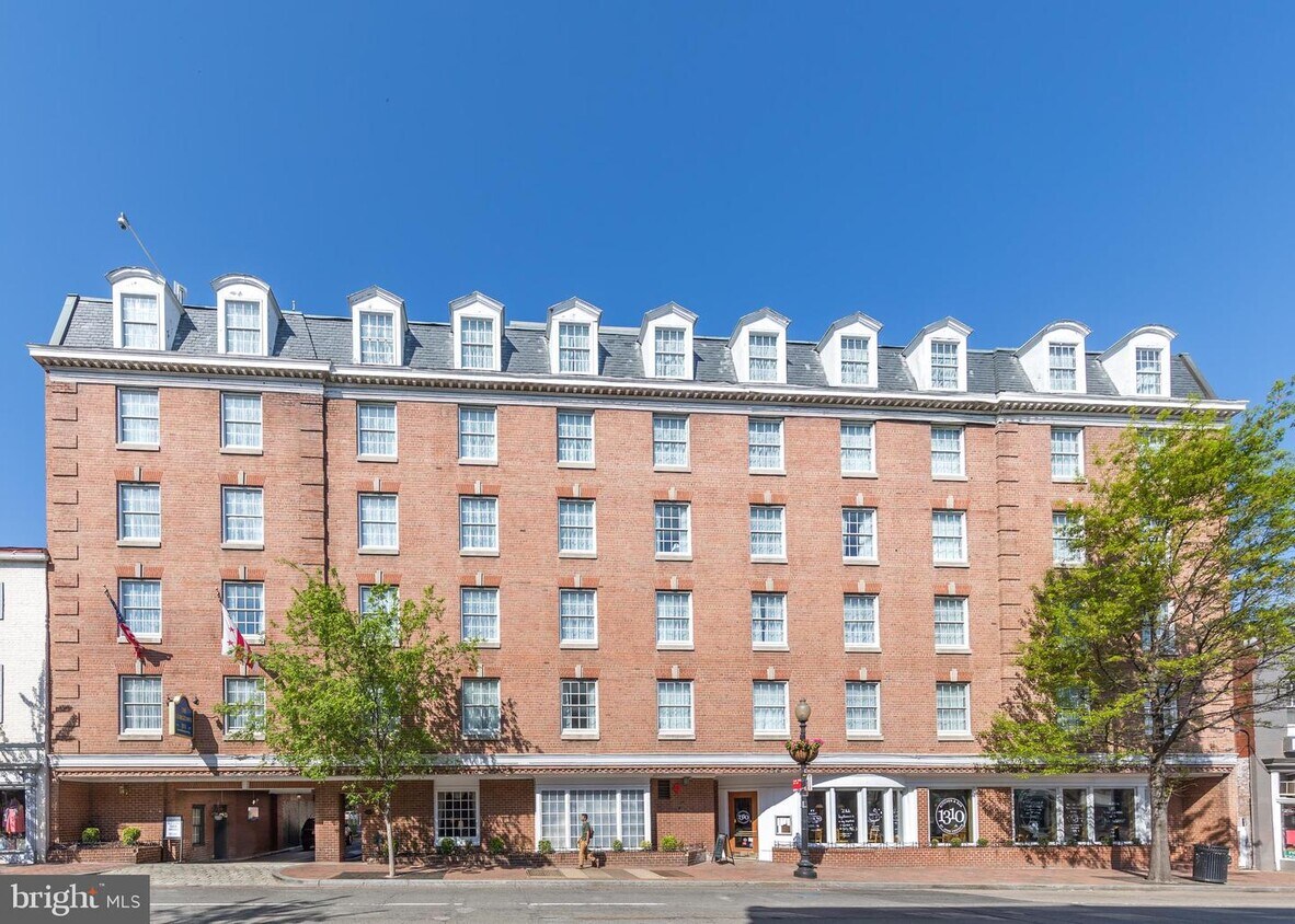 Primary Photo - 1310 Wisconsin Ave NW