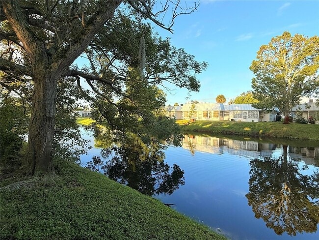 Foto del edificio - 4221 Touchton Pl