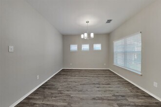 Building Photo - 5015 Mossy Bridge Dr