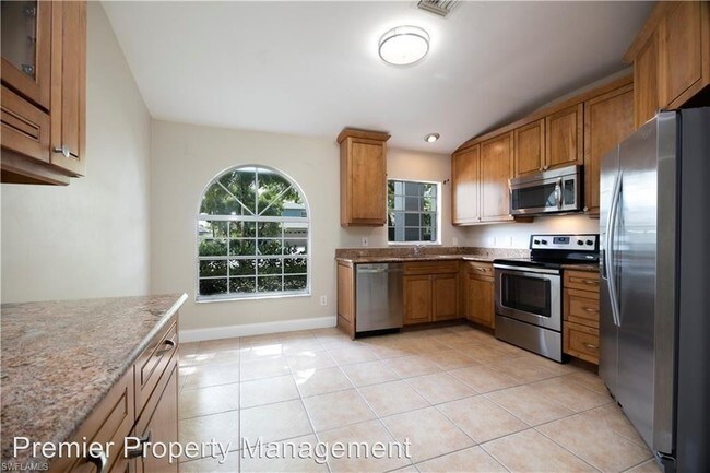 Building Photo - 3 br, 2 bath House - 940 Moon Lake Drive