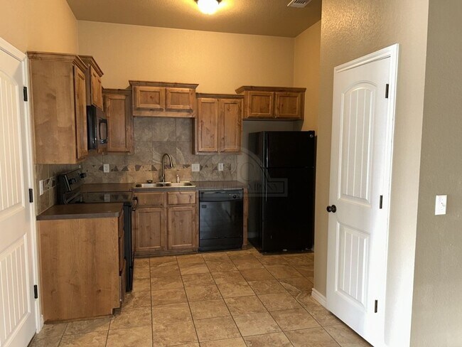 Foto del edificio - 504 Sladecek Dr