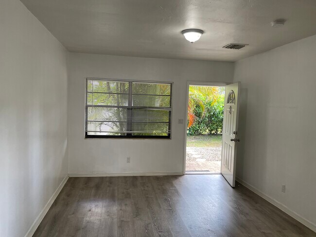 Building Photo - 715 NE 92nd St