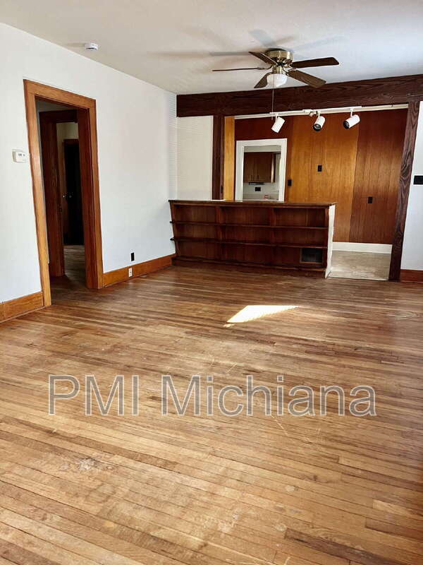 Building Photo - 126 Monmoor Ave