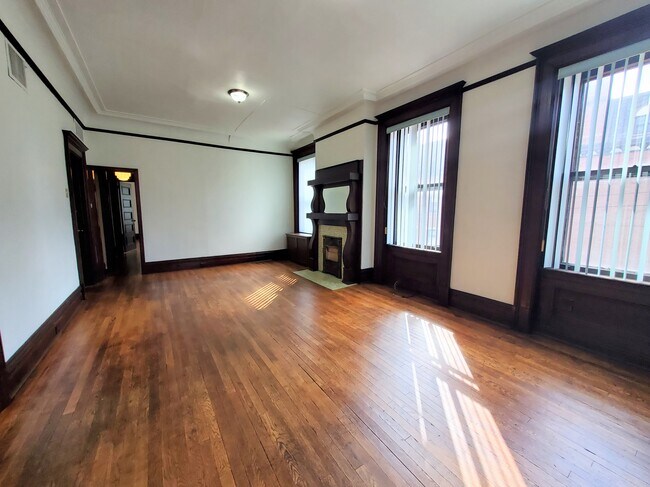 Building Photo - 900 Cedar Ave
