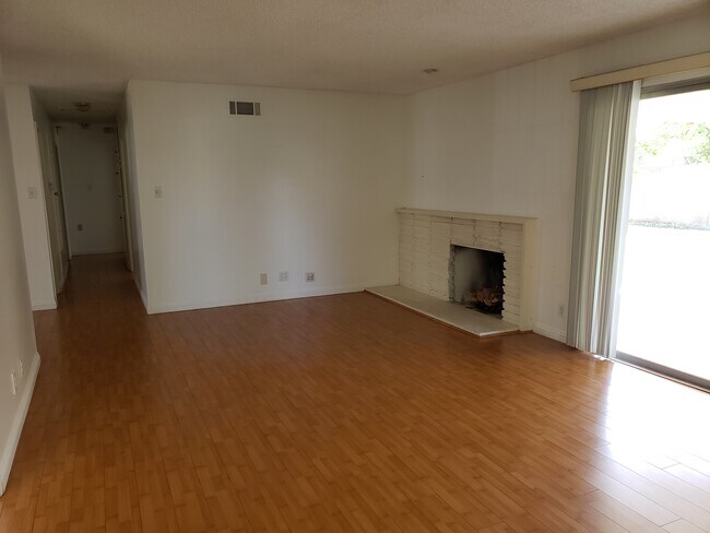 Building Photo - 1311 Kenwood St