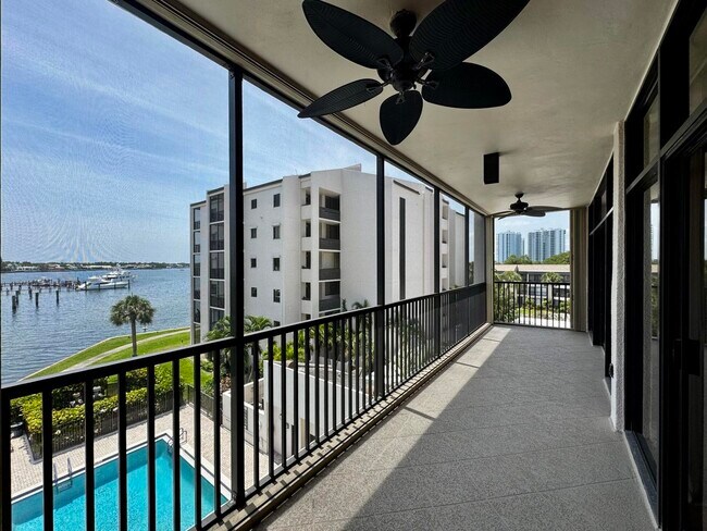 Photo - 11370 12 Oaks Way Townhome