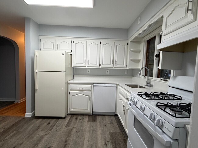 Foto del edificio - 697 Allwood Rd