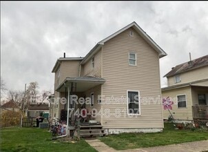 Building Photo - 406 N 10th St