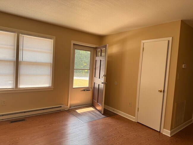 Foto del edificio - 915 Pine Cir Dr