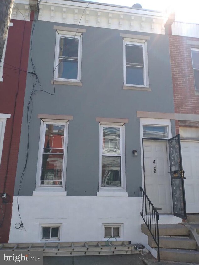 Primary Photo - 4220 Wallace St