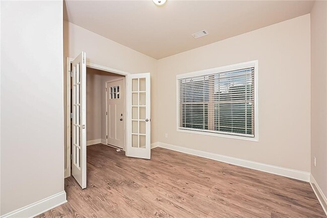 Building Photo - 295 Summit View Dr