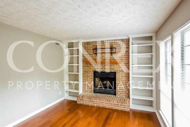 Building Photo - Charming Home Just For You