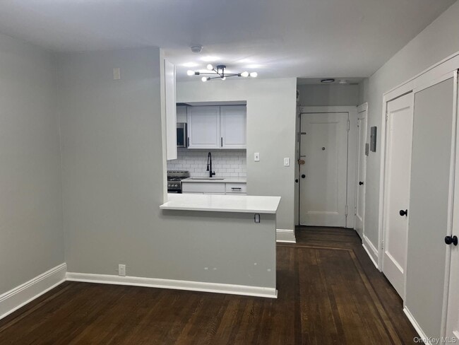 Building Photo - 10 Oakridge Pl