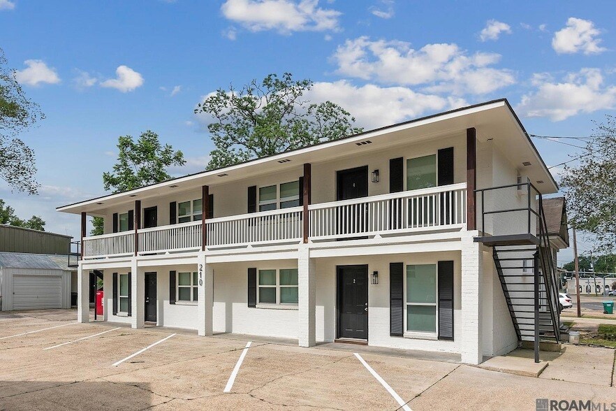 Foto principal - 210 Centerville St NE