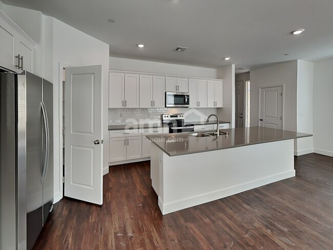 Foto del edificio - 632 N Water St