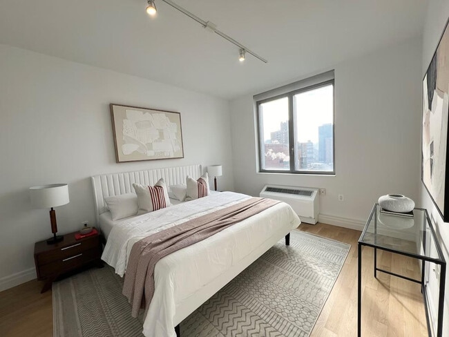 Foto del edificio - 56 8th Ave