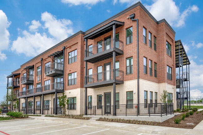 Building Photo - August Hills