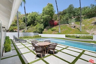 Building Photo - 4405 Estrondo Dr