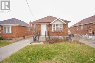 Building Photo - 46 Rothsay Ave
