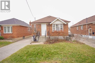 Building Photo - 46 Rothsay Ave