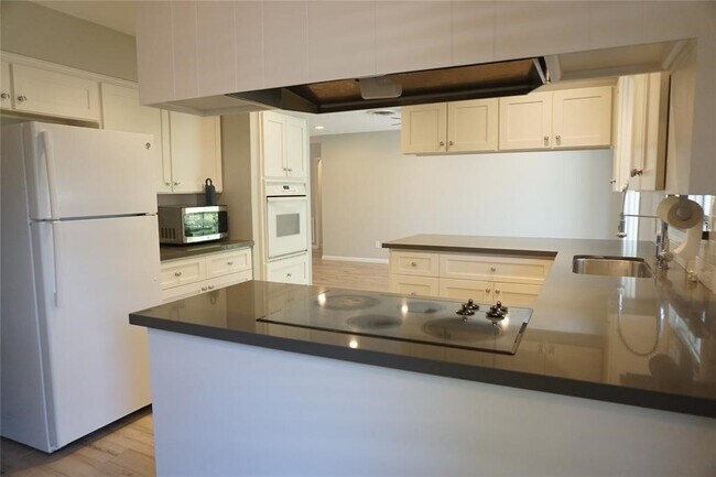 Building Photo - 5727 Braesvalley Dr