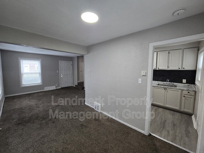 Building Photo - 8880 Rutherford St