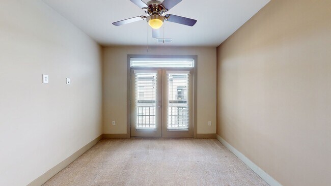 Interior Photo - Domain College Park