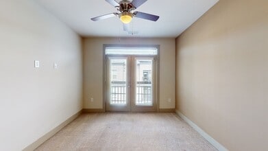 Interior Photo - Domain College Park