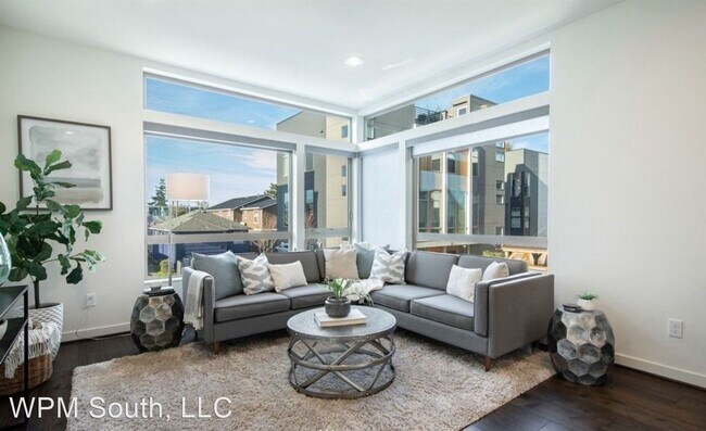 Building Photo - 3 br, 2.5 bath House - 3023 62nd AVE SW