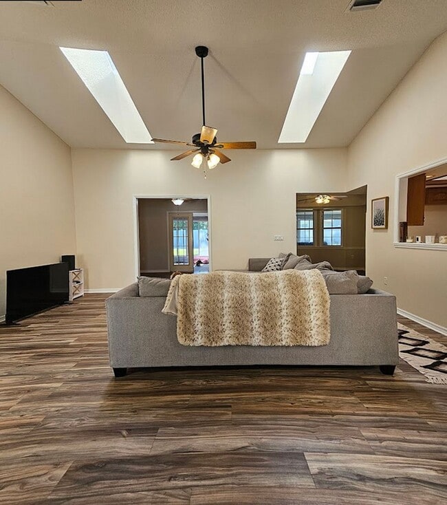 Foto del edificio - Charming 2 Bed, 2 Bath Home for Rent in Sp...