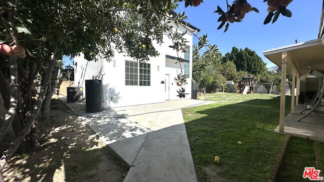 Foto del edificio - 16023 Wyandotte St