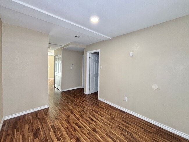 Building Photo - 1033 Rivas St