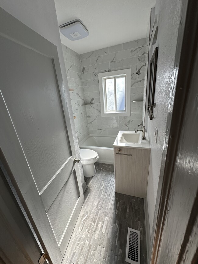 Foto del edificio - 5414 Brooklyn Ave