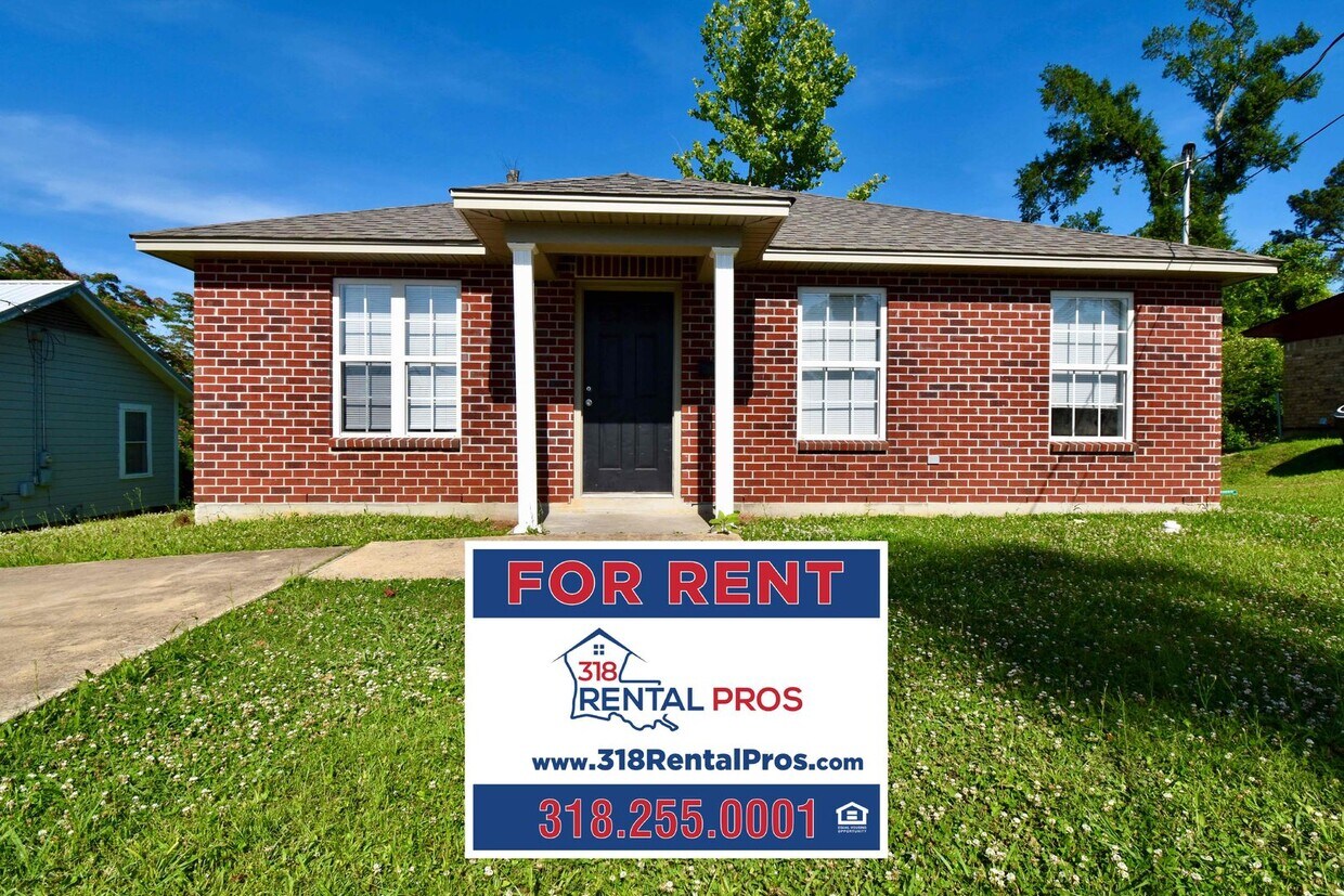 Foto principal - PRICE REDUCED! 3 Bed 3 Bath Home