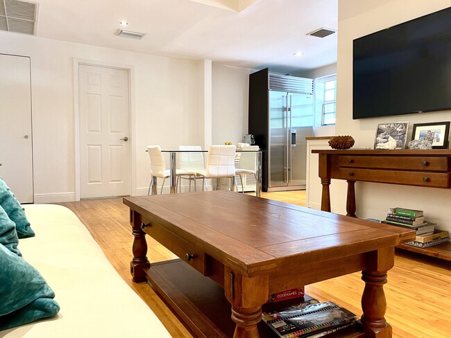 Dining room - 4812 Pine Tree Dr