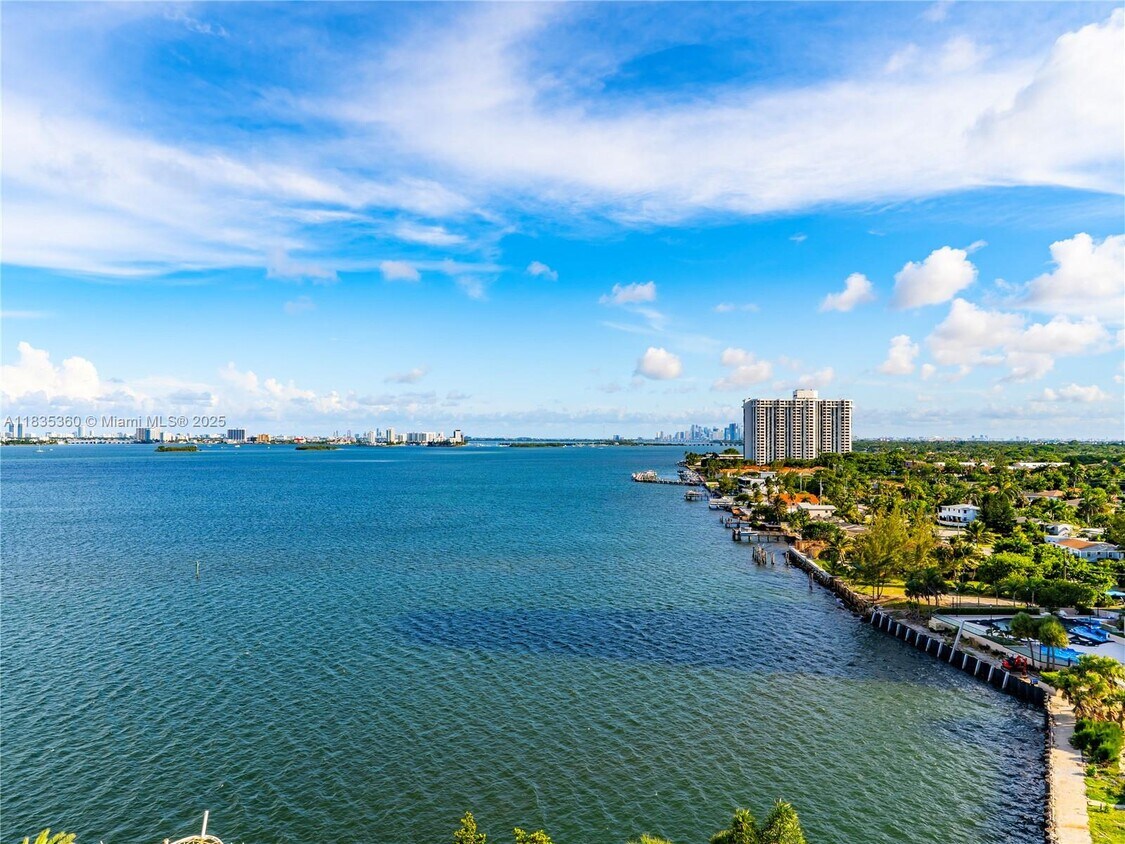 Foto principal - 11111 Biscayne Blvd