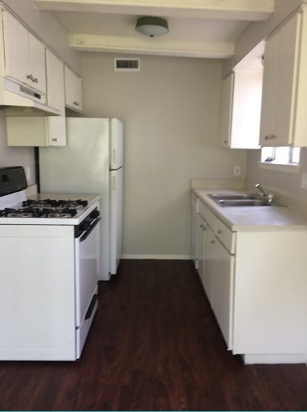 Full size Kitchen - 308 E 34th St