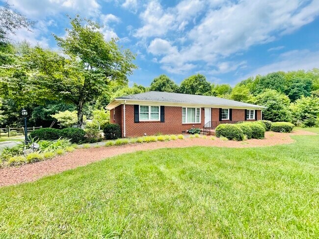 Building Photo - 306 Weddington Rd