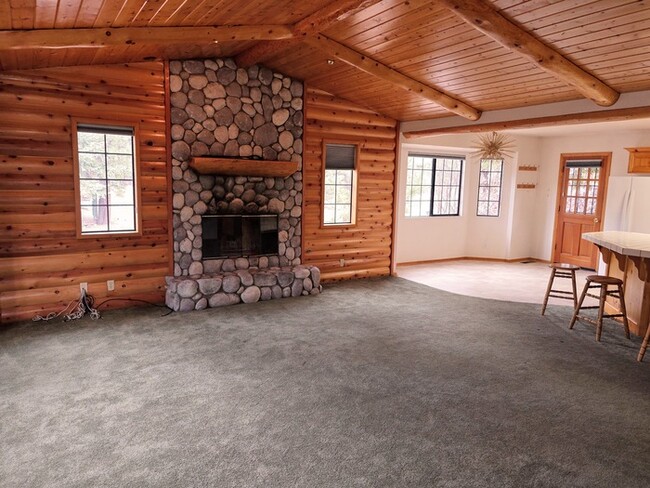 Building Photo - Charming Log-Style Home Near Big Bear Vill...