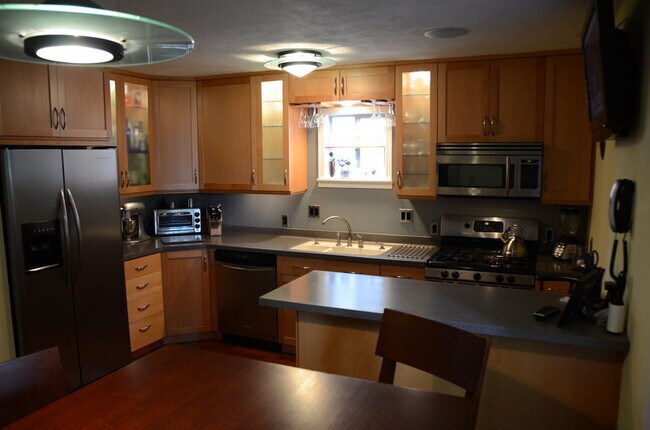 Building Photo - One Bedroom Home for a Movie Lover