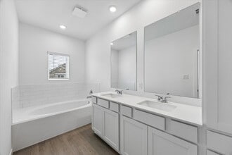Building Photo - 2207 Salinas Dr