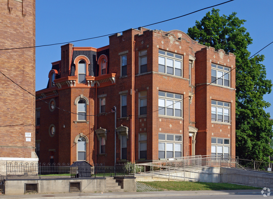 Building Photo - 2663 Gilbert Ave