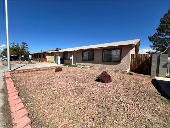 Building Photo - 801 Carpenter Dr