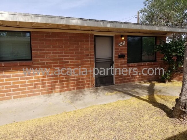 Building Photo - Central Two Bedroom/One Bath