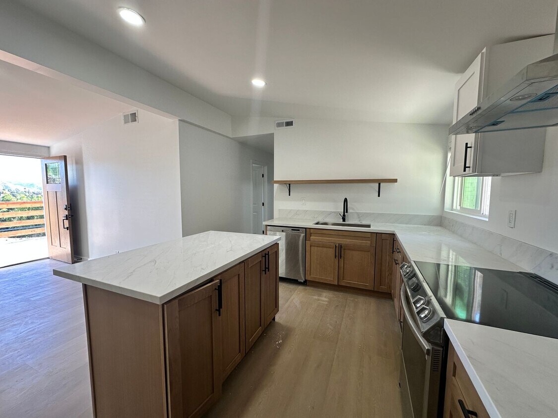 Foto principal - Available Now! Amazing Views and Spacious ...