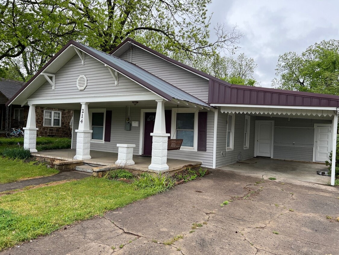 Foto principal - Charming 3 bed room 1 bath room